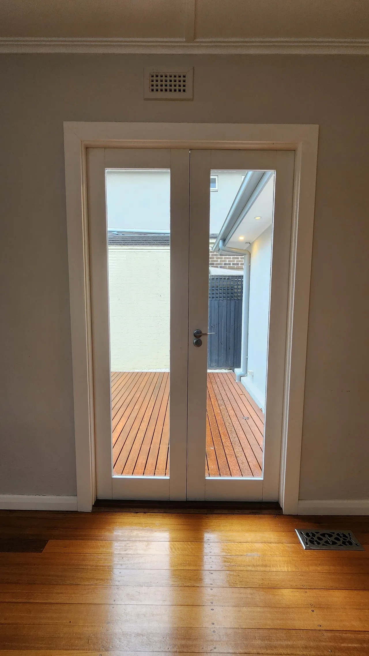 Pre-Sale Cleaning Professional pre-sale cleaning enhances your property’s value and leaves a lasting impression on potential buyers.